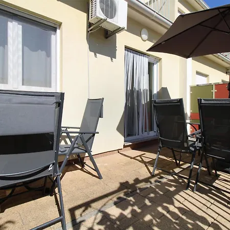 House Christian 1581 *