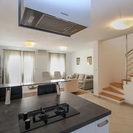 House Christian 1581 * Valbandon