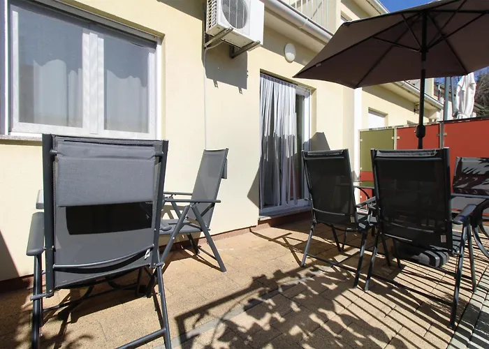 House Christian 1581 *